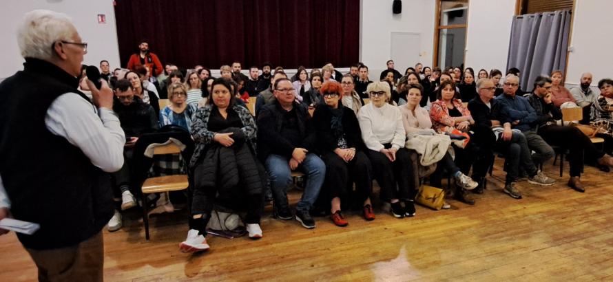 Environ 75 personnes présentes, salle paroissiale, pour entendre le maire et Julien Démolis, président de l'AFR, expliquer les contours de ce transfert d'activité.