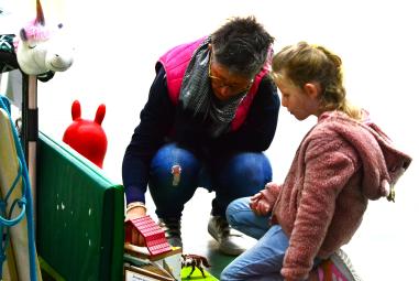 La médiation équine a fasciné les enfants présents samedi dernier.